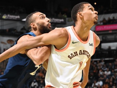 开云体育官网-NBA惊艳盛世！安东尼-戴维斯、利拉德同台竞技